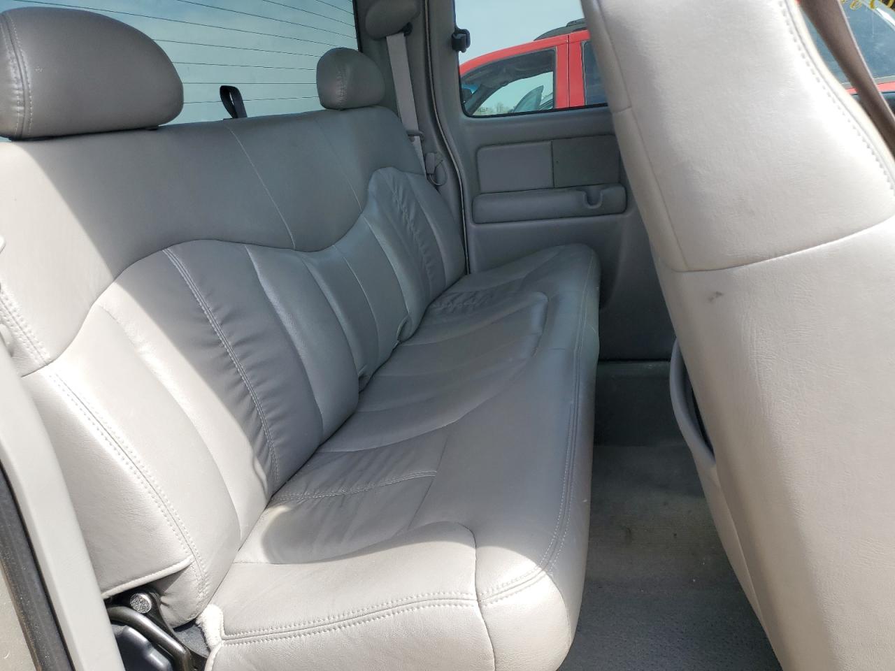 2001 Chevrolet Silverado - Image 10