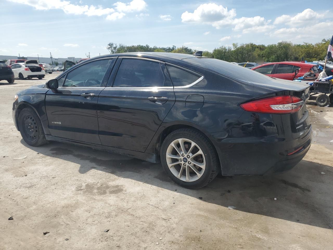 2019 Ford Fusion - Image 2