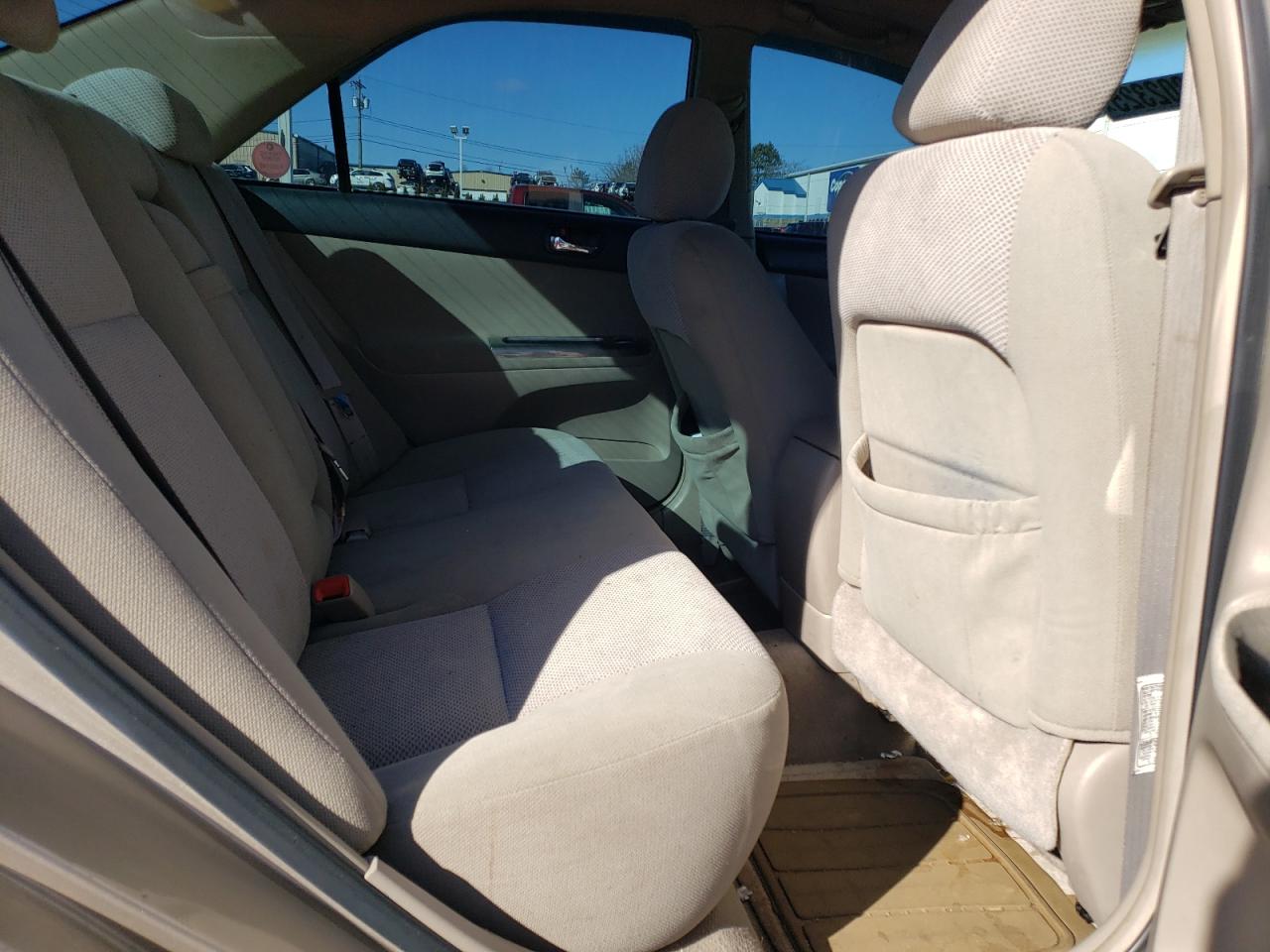 2004 Toyota Camry - Image 10