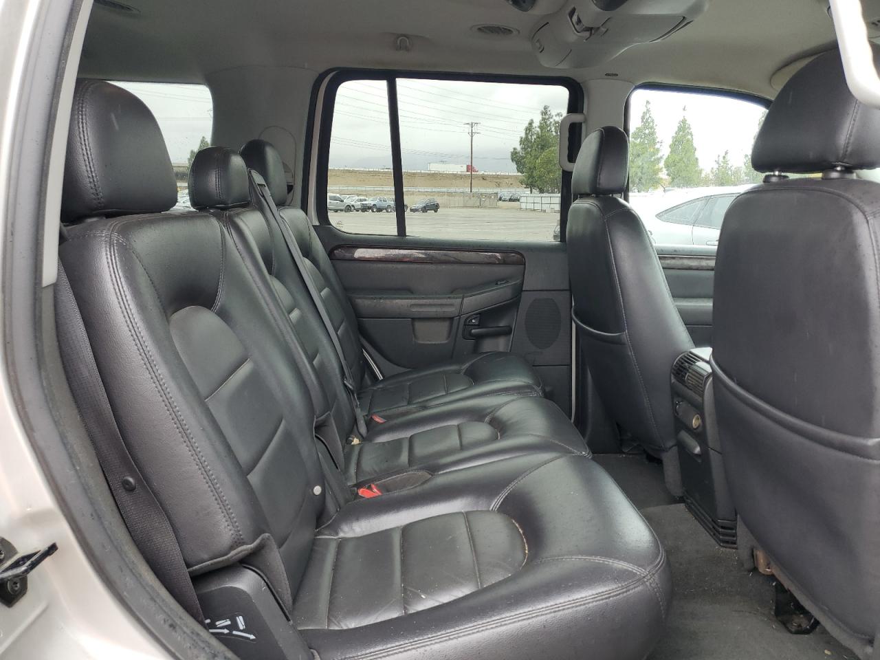 2004 Ford Explorer - Image 12