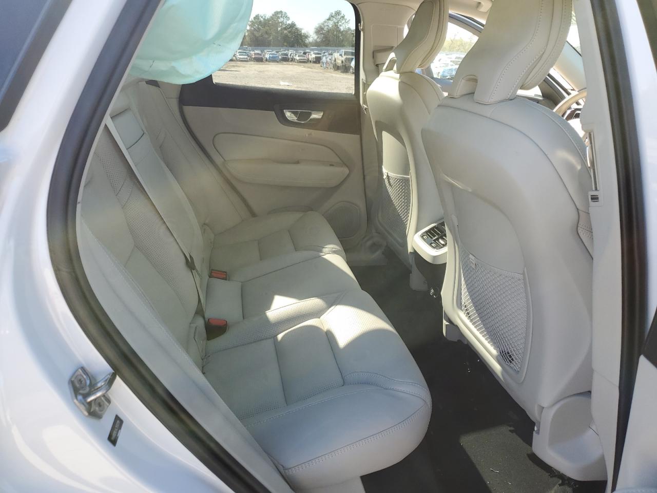 2020 Volvo XC60 - Image 11