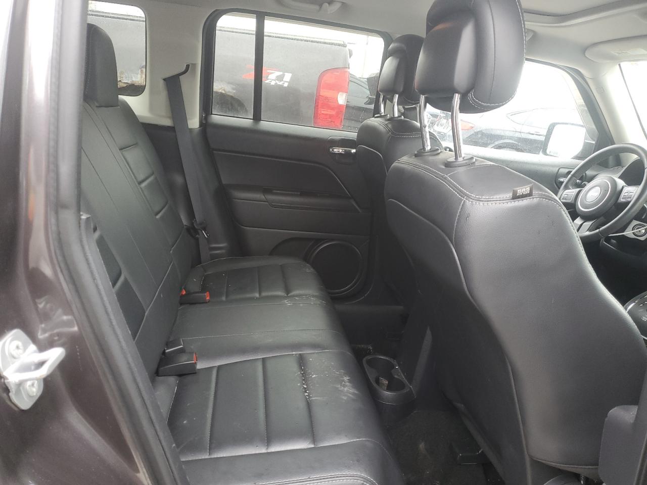 2015 Jeep Liberty (Patriot) - Image 11