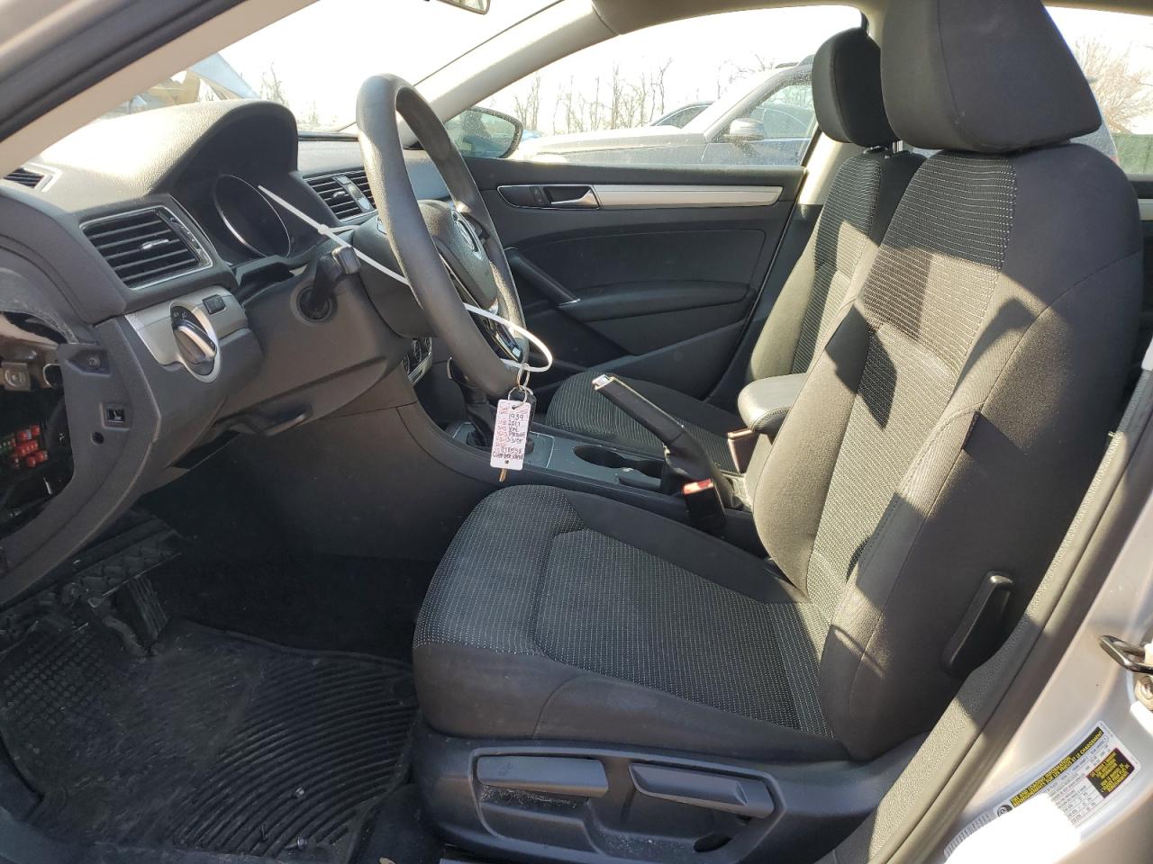 2017 Volkswagen Passat - Image 7