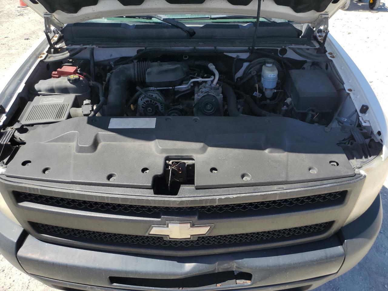 2011 Chevrolet Silverado - Image 11