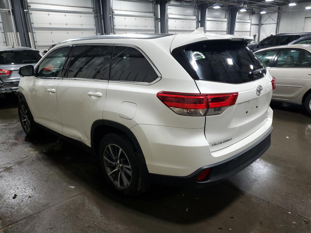 2019 Toyota Highlander - Image 2