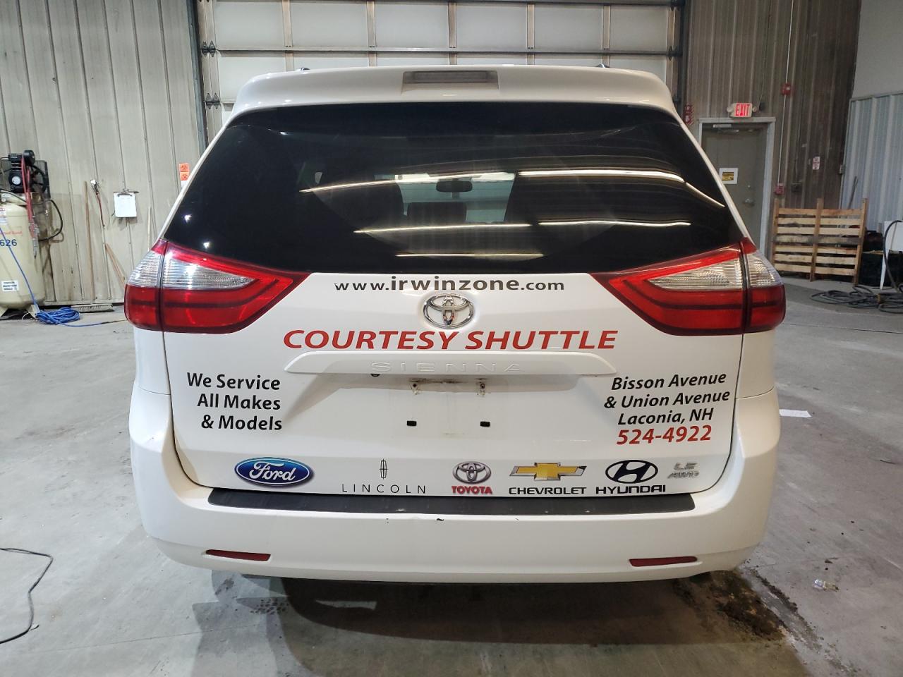 2015 Toyota Sienna - Image 6