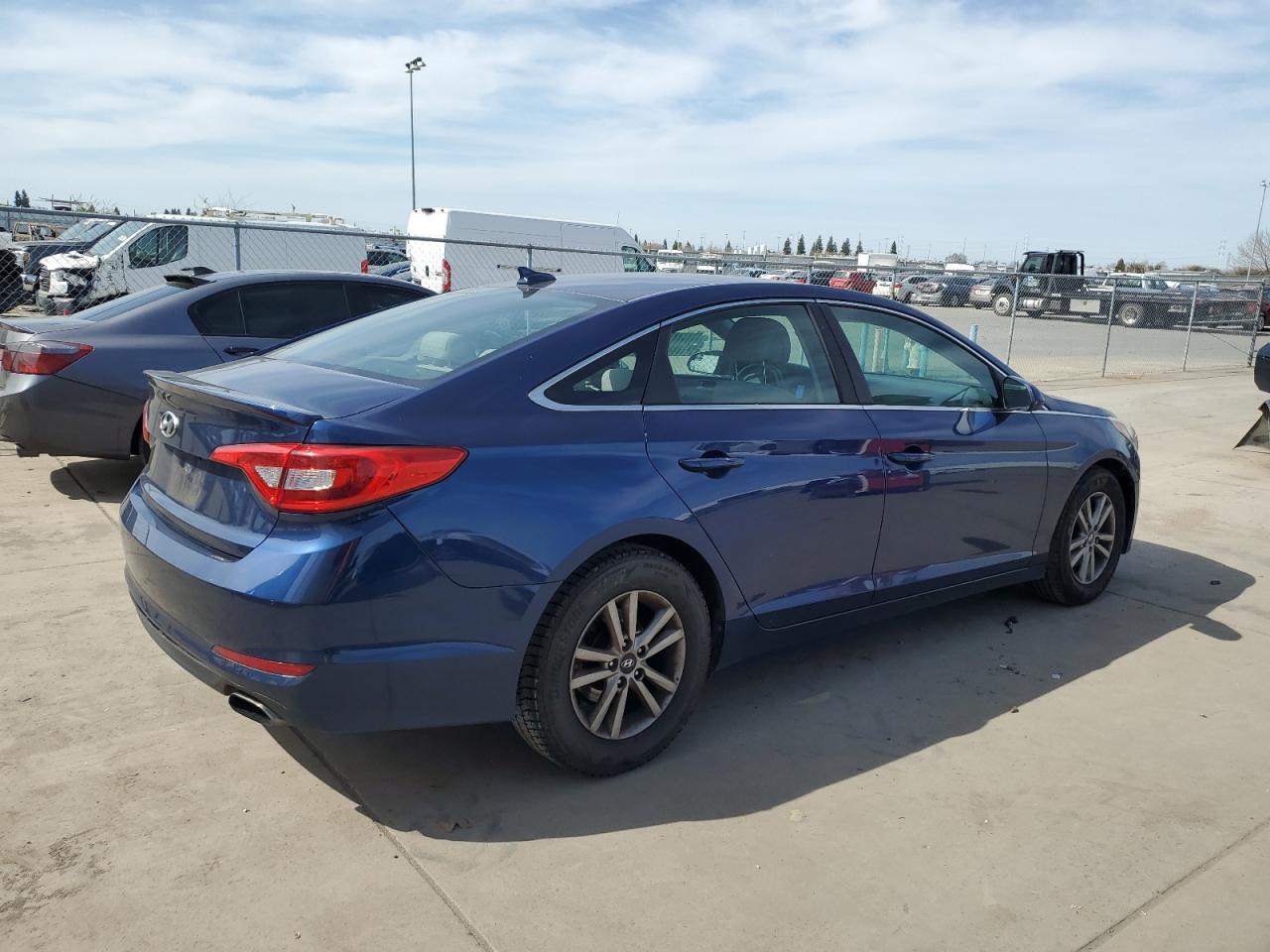 2016 Hyundai Sonata - Image 3