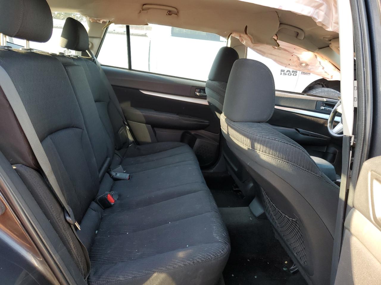 2011 Subaru Outback - Image 11