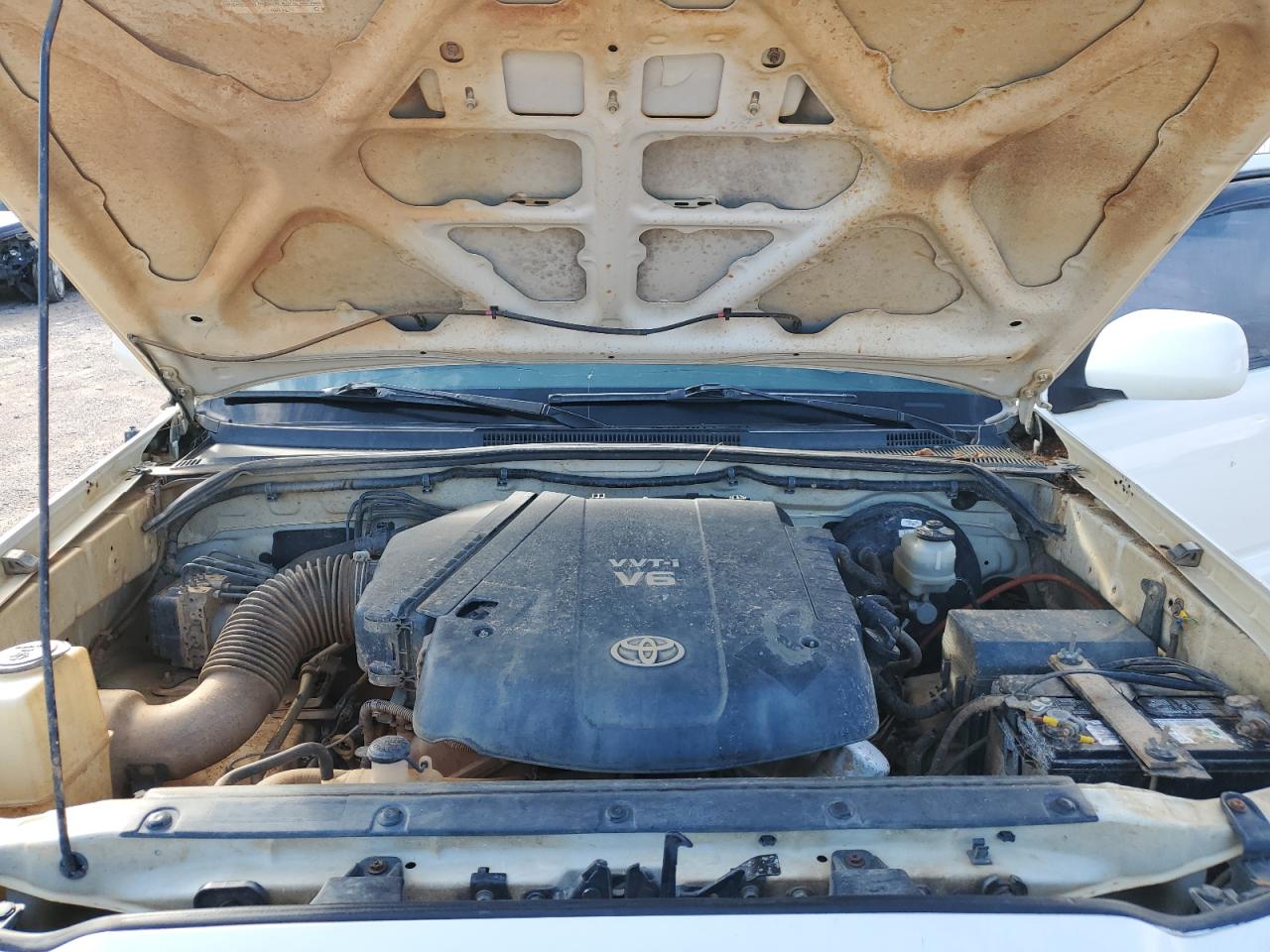 2010 Toyota Tacoma - Image 11