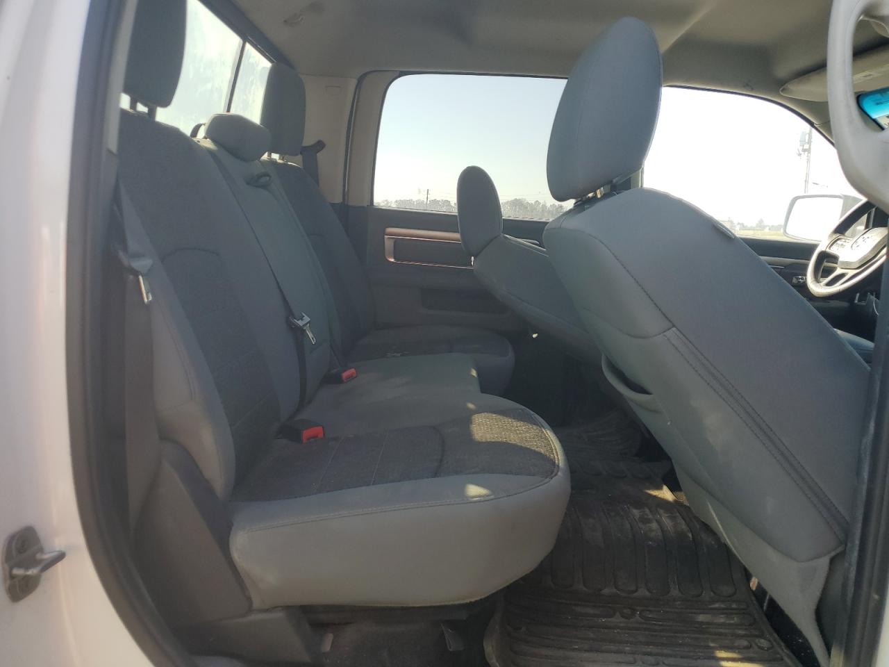 2014 RAM 1500 - Image 10