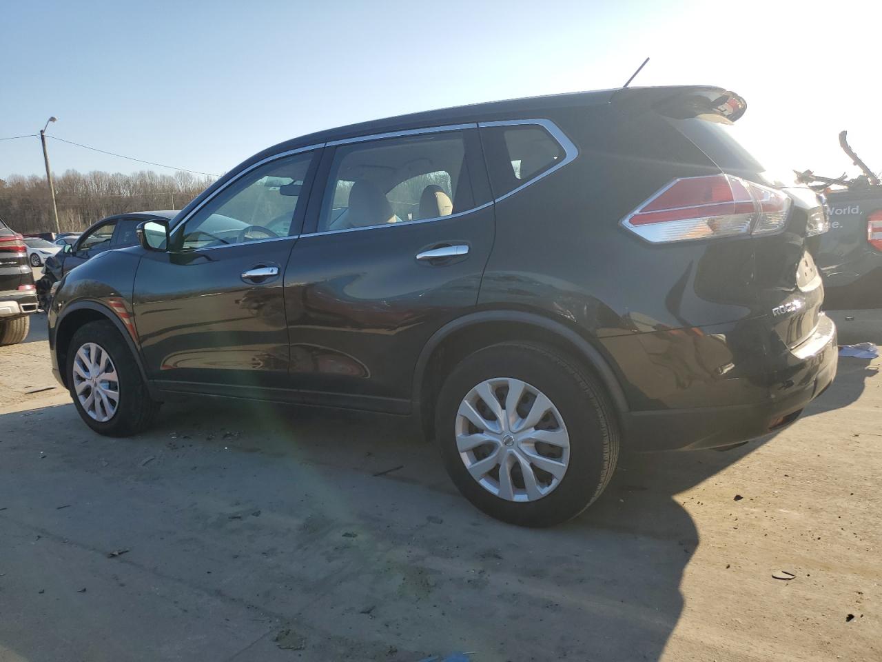 2015 Nissan Rogue - Image 2