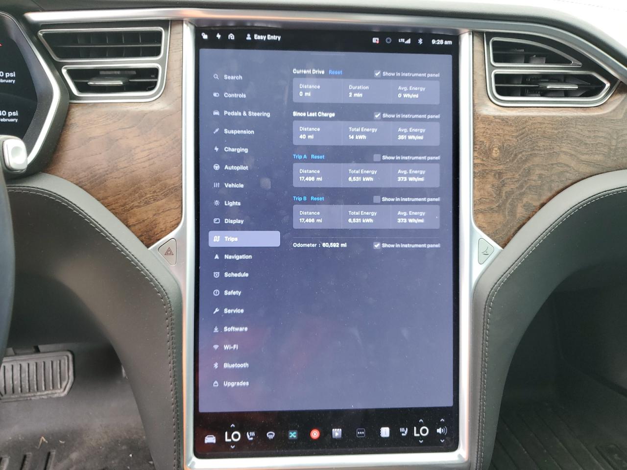 Фото: 5YJSA1E25HF229423 - 9