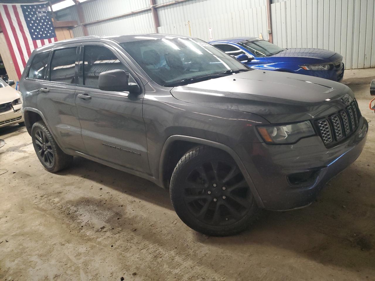 2017 Jeep Grand Cherokee - Image 4