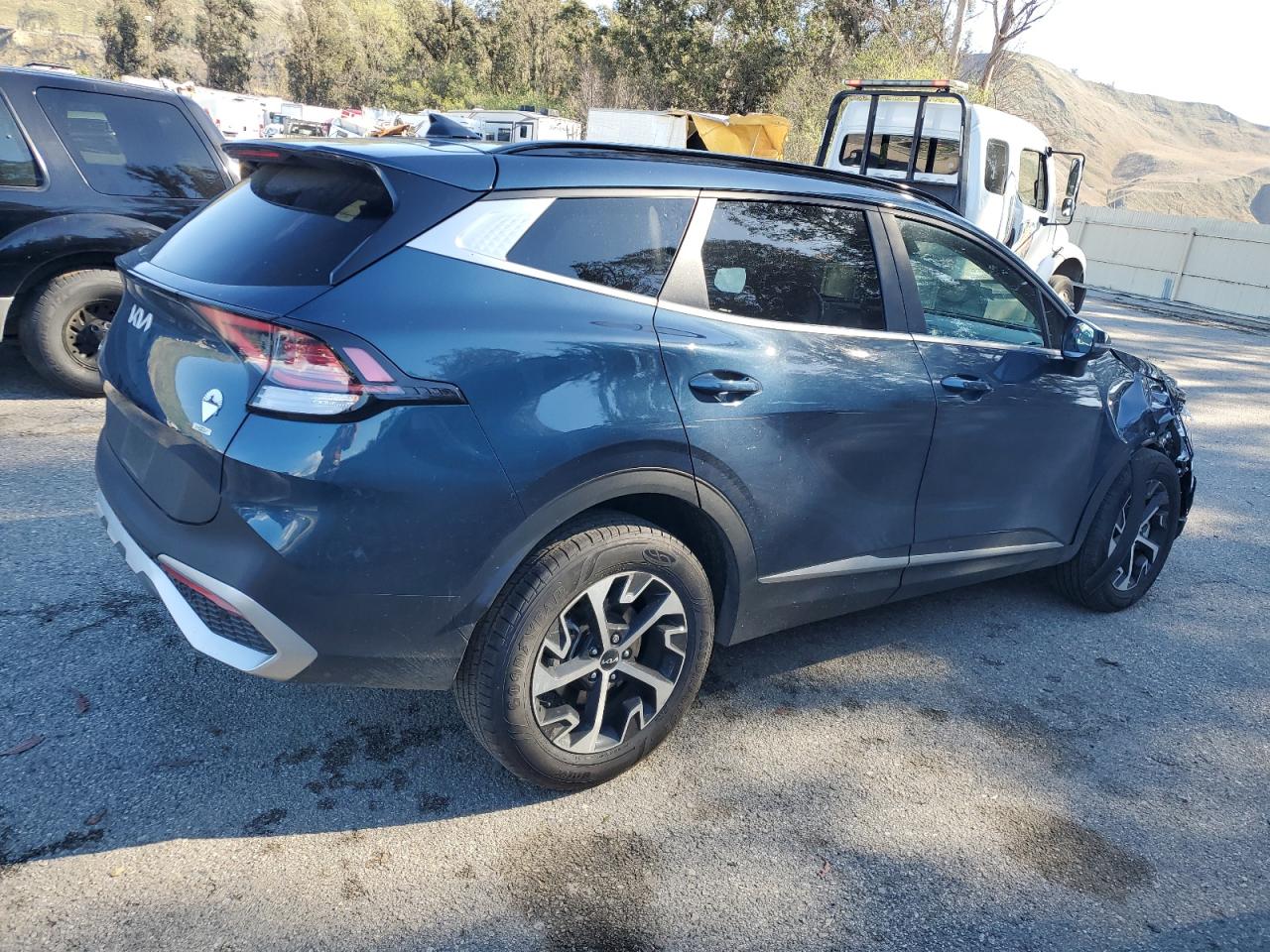 2023 Kia Sportage - Image 3