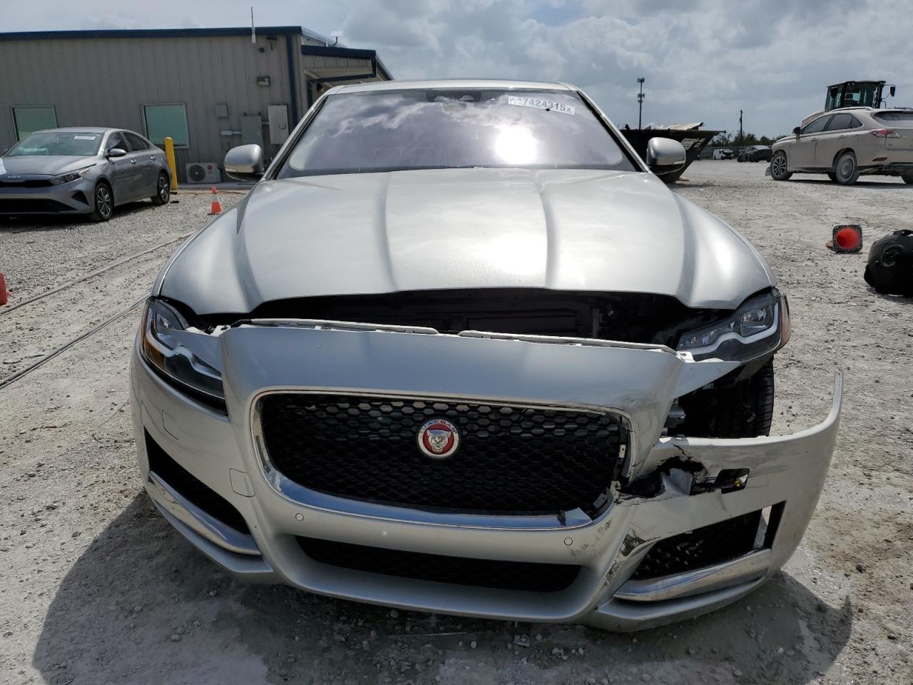 2017 Jaguar XF - Image 5