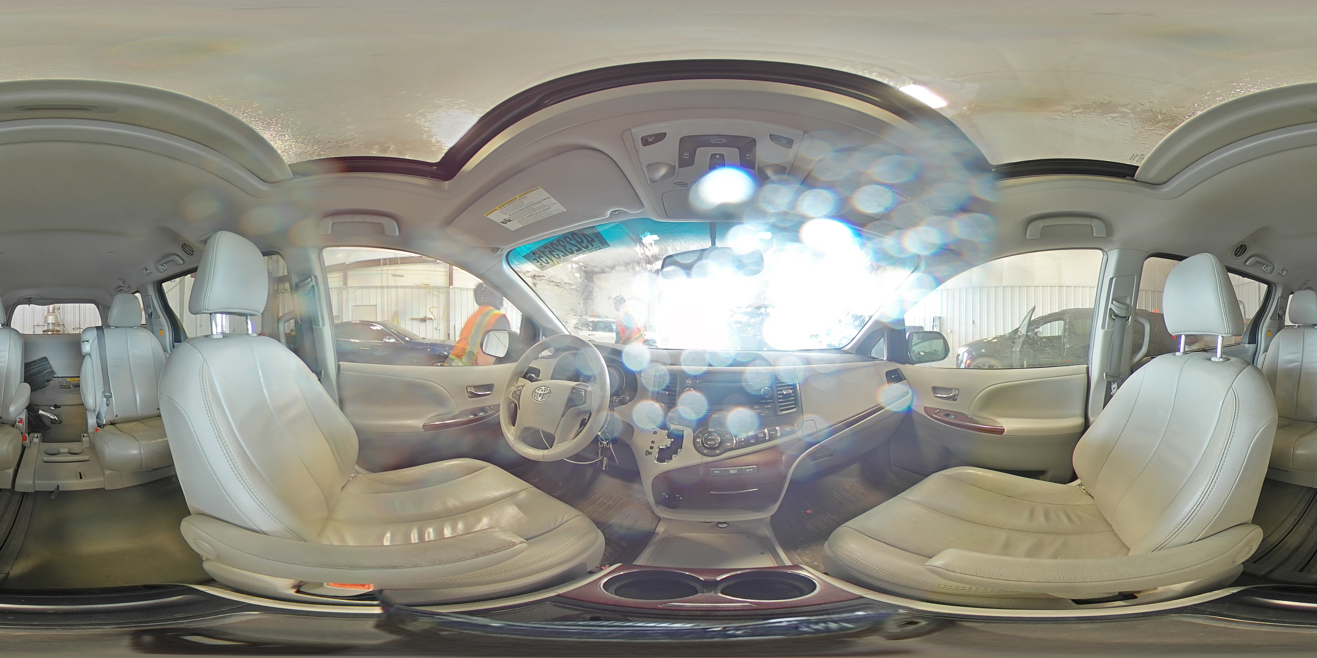 2013 Toyota Sienna - Image 15