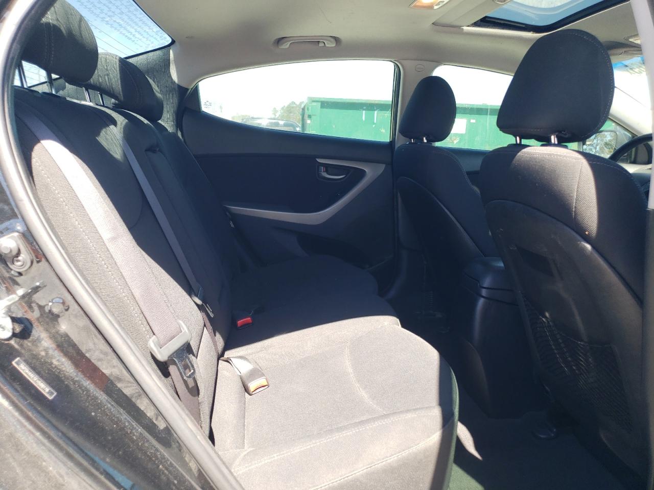 2015 Hyundai Elantra - Image 10