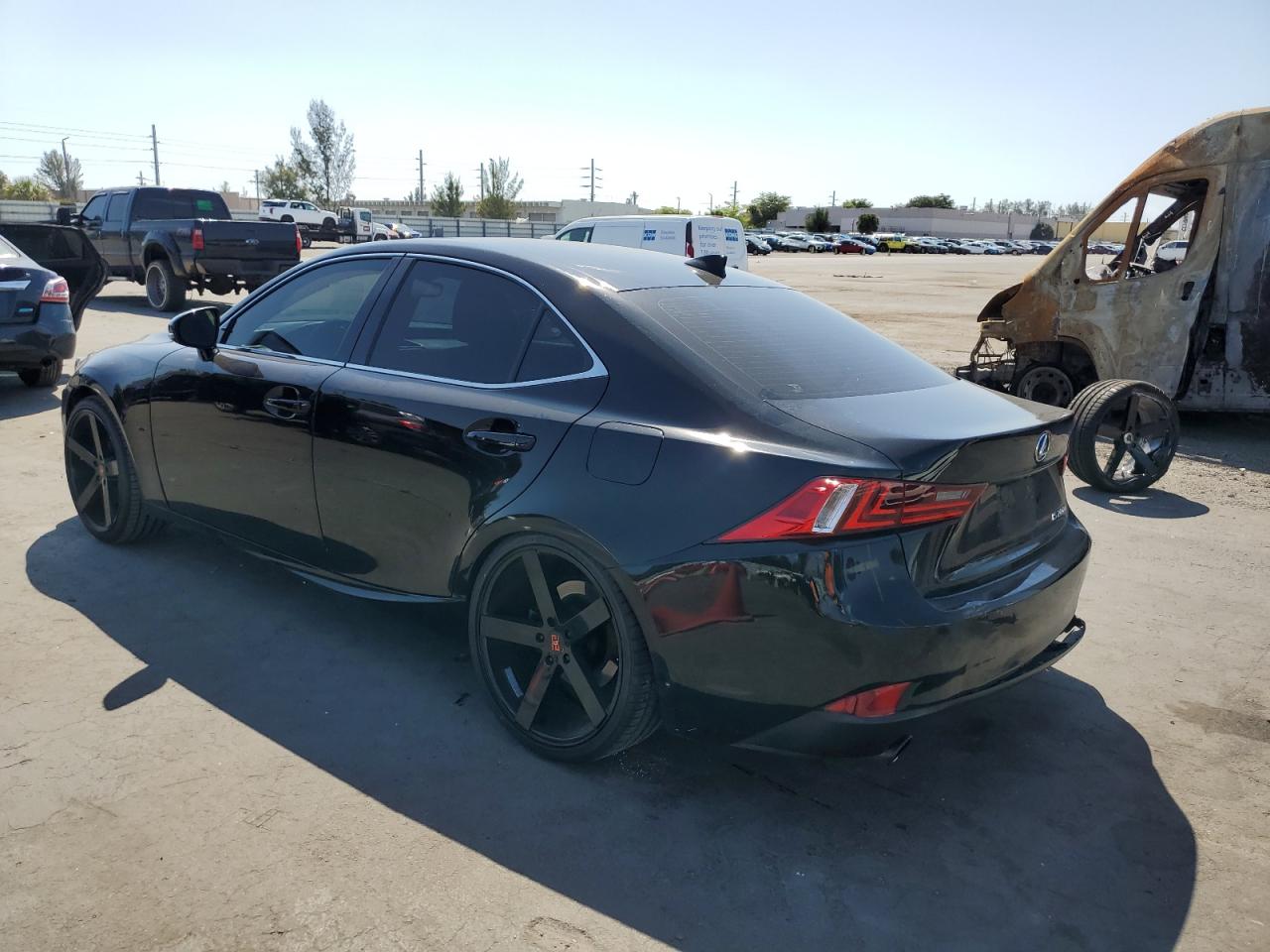 2016 Lexus IS - Image 2