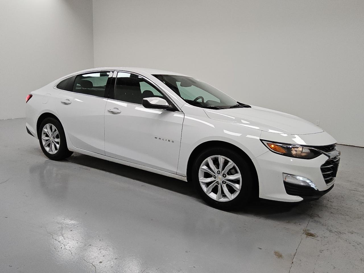 2022 Chevrolet Malibu - Image 4
