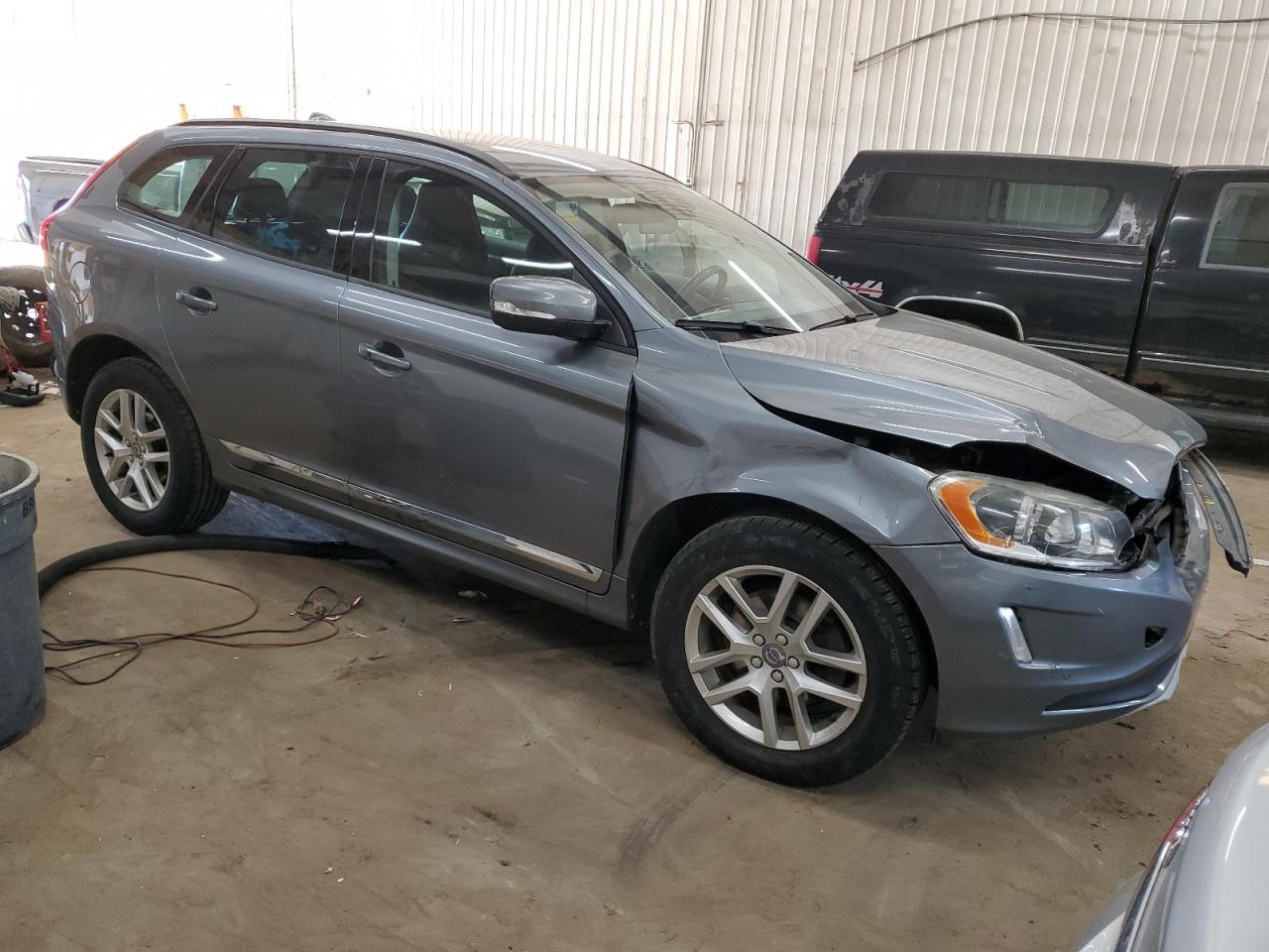 2017 Volvo XC60 - Image 4