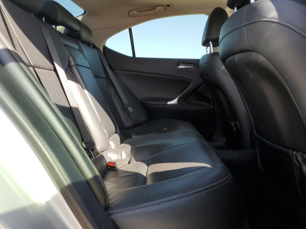 2011 Lexus IS - Image 10