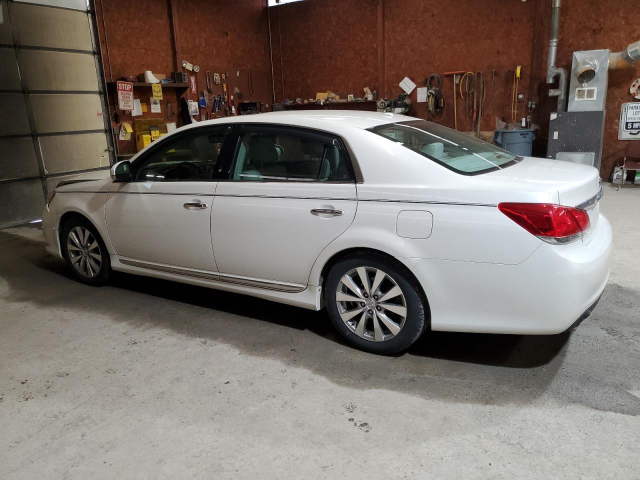 2011 Toyota Avalon - Image 2