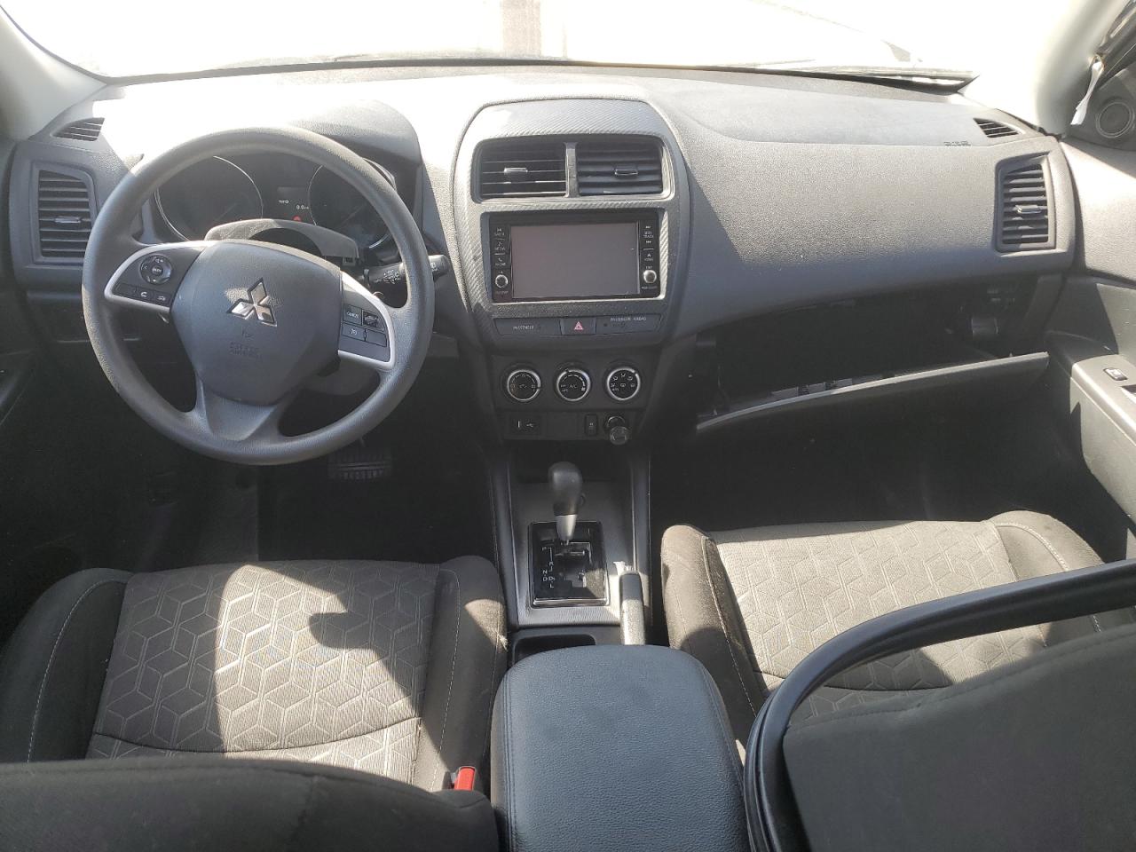 2021 Mitsubishi Outlander - Image 8