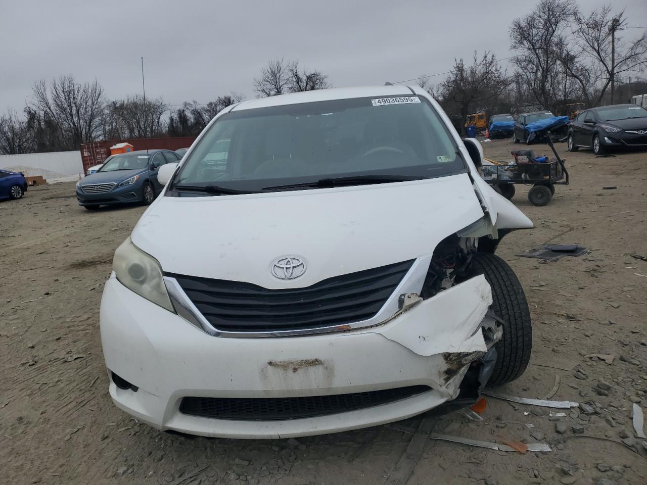 2011 Toyota Sienna - Image 5