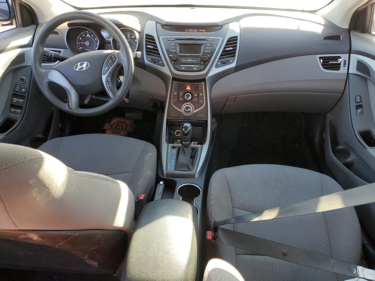 2016 Hyundai Elantra - Image 8