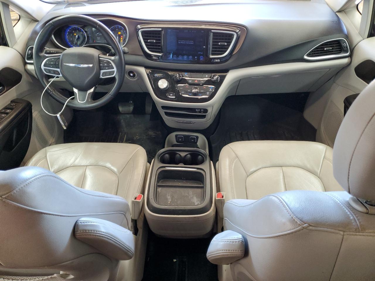 2017 Chrysler Pacifica - Image 8