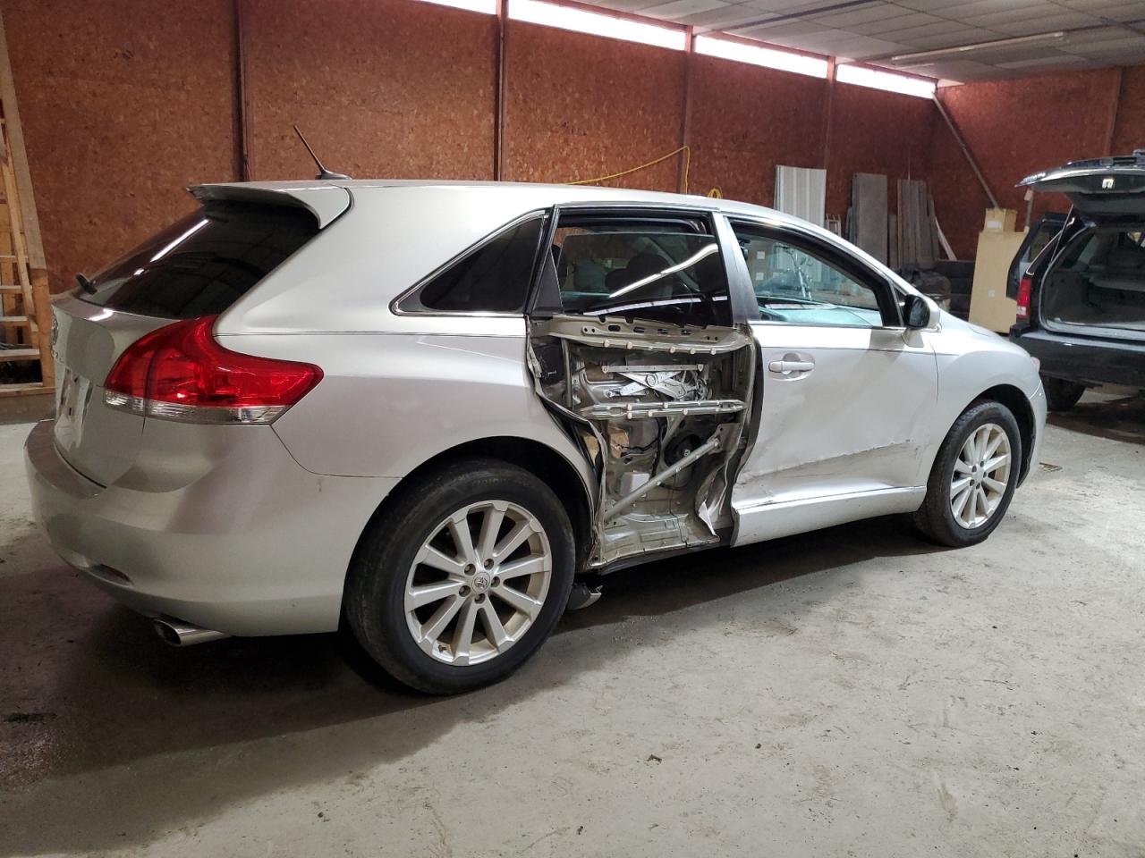 2010 Toyota Venza - Image 3