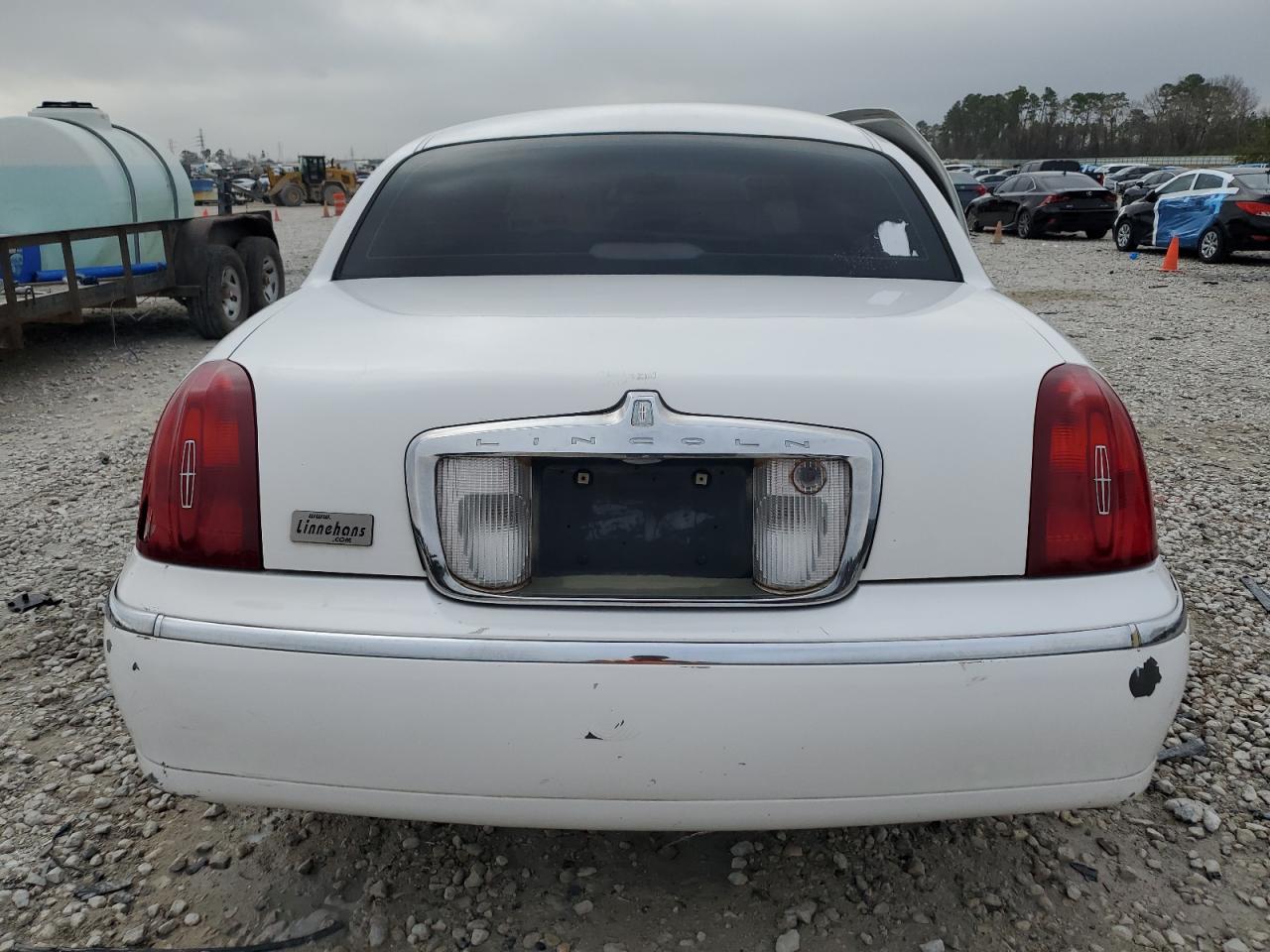 2001 Lincoln Town Car Executive VIN: 1LNHMH1W91Y650775 Lot: 47074385