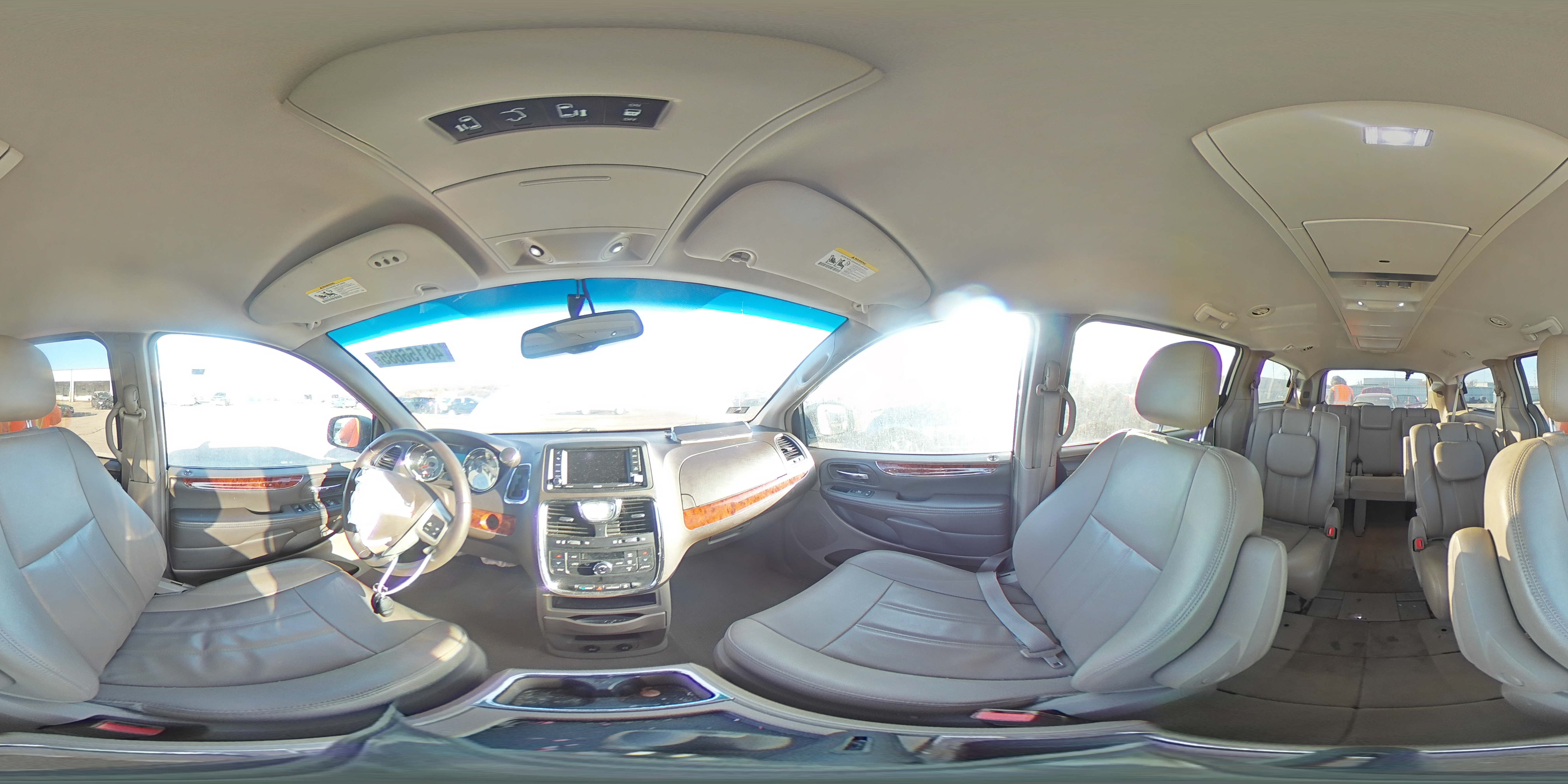 2016 Chrysler Town & Country - Image 16