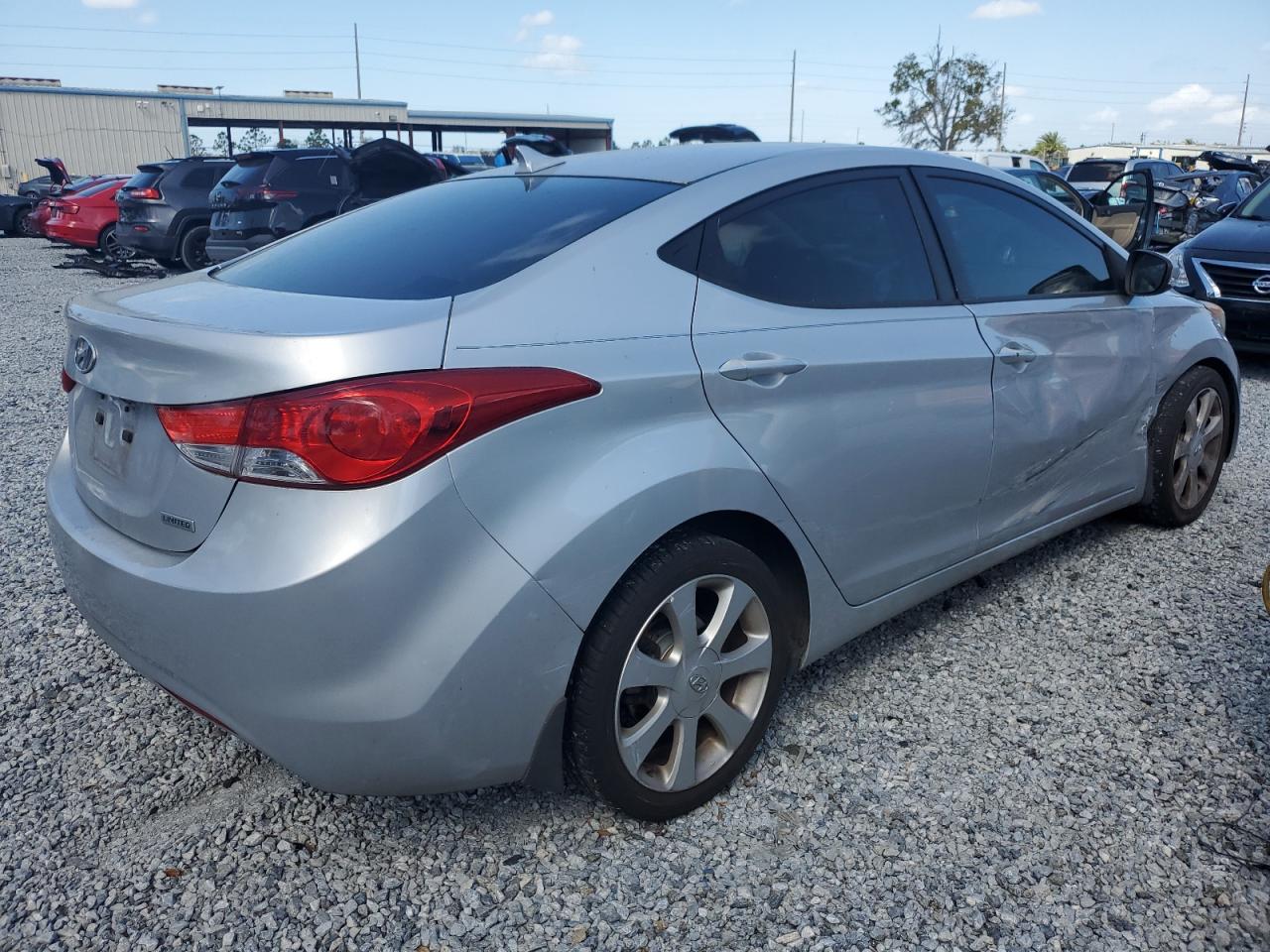 2013 Hyundai Elantra - Image 3