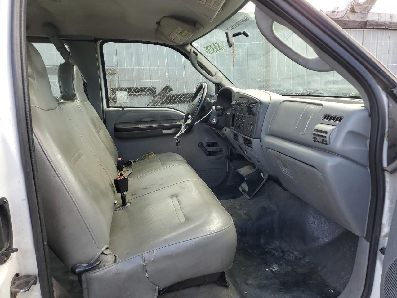 2005 Ford F250 - Image 10