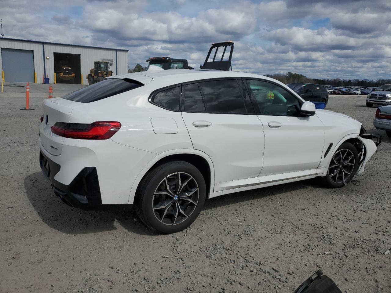 2023 BMW X4 - Image 3
