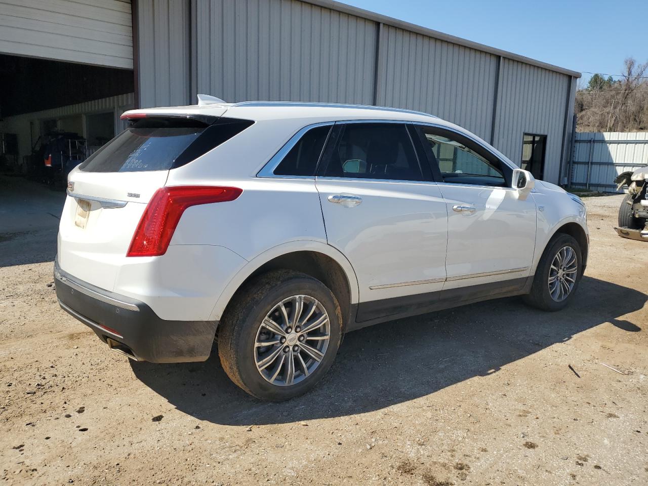 2017 Cadillac XT5 - Image 3