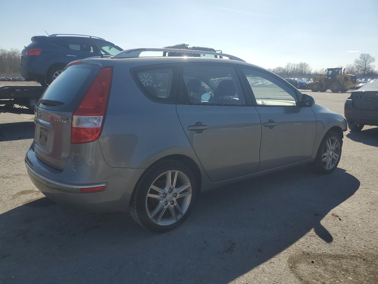 2011 Hyundai Elantra - Image 3