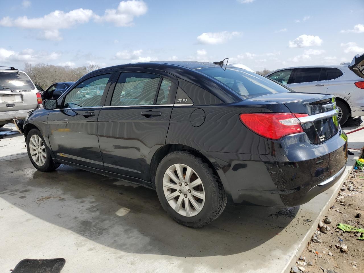 2013 Chrysler 200 - Image 2