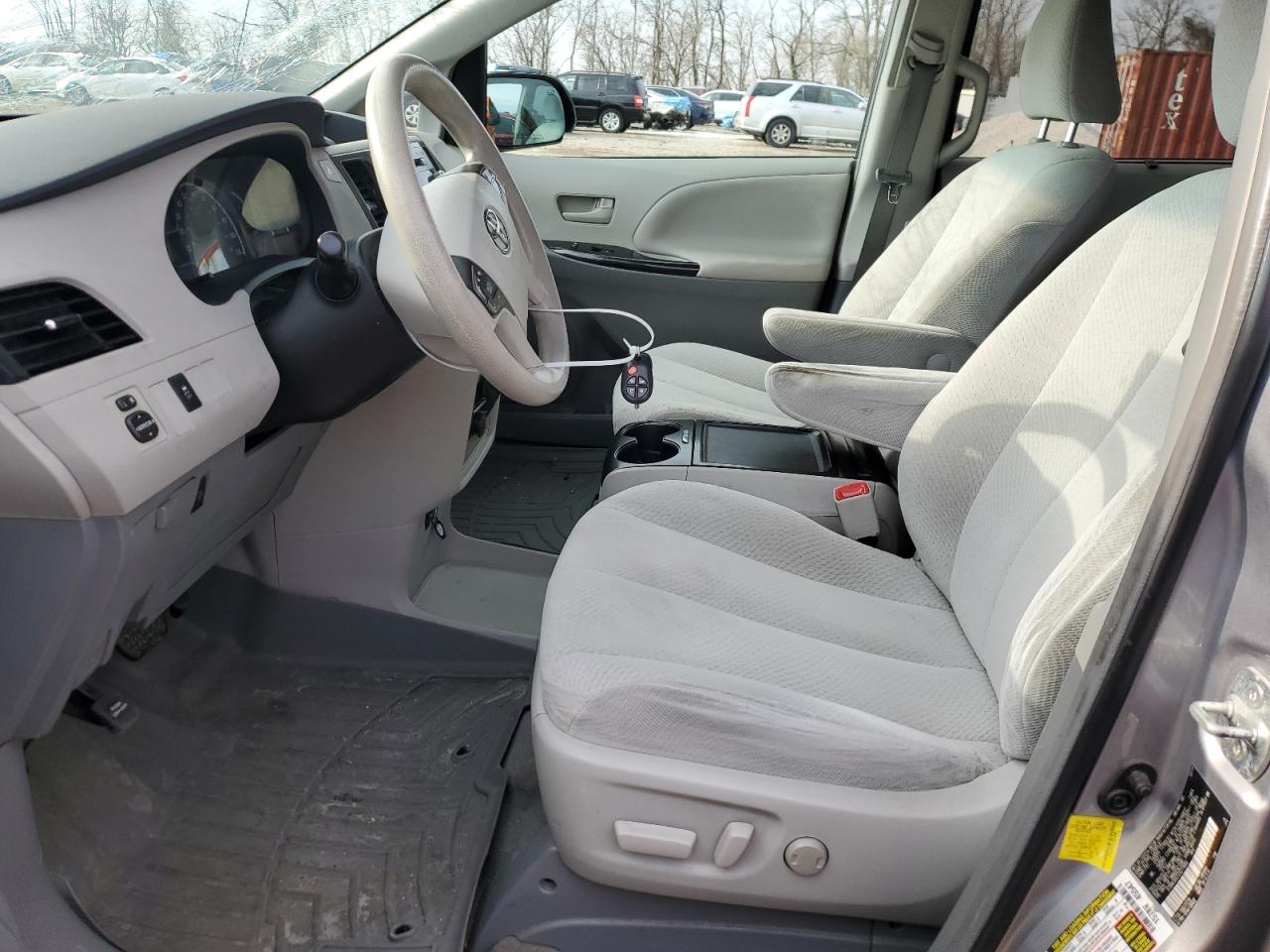 2012 Toyota Sienna - Image 7