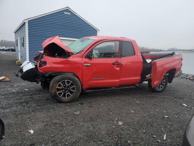 Пікапи TOYOTA TUNDRA 2015 Червоний