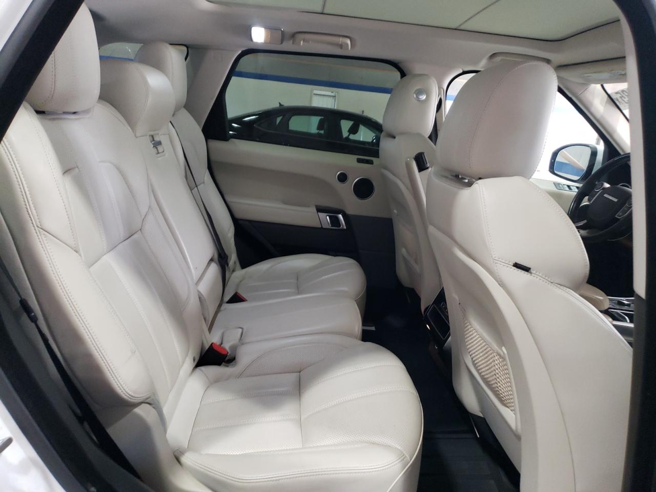 2017 Land Rover Range Rover - Image 11
