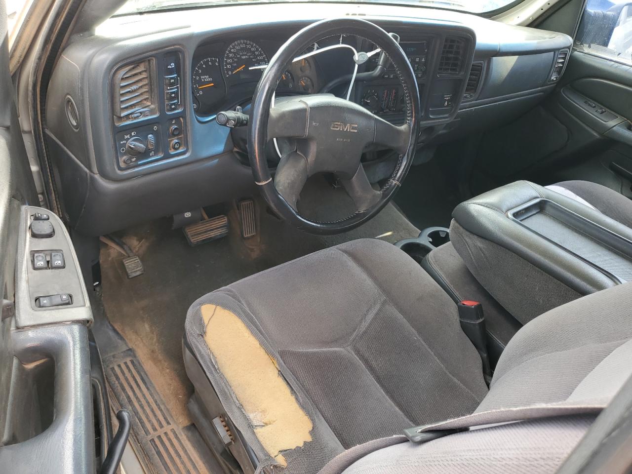 2005 GMC Sierra - Image 8