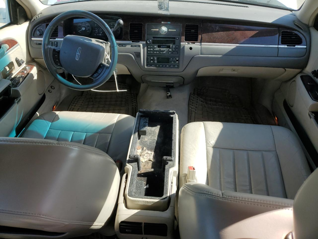 2006 Lincoln Town Car - Image 8