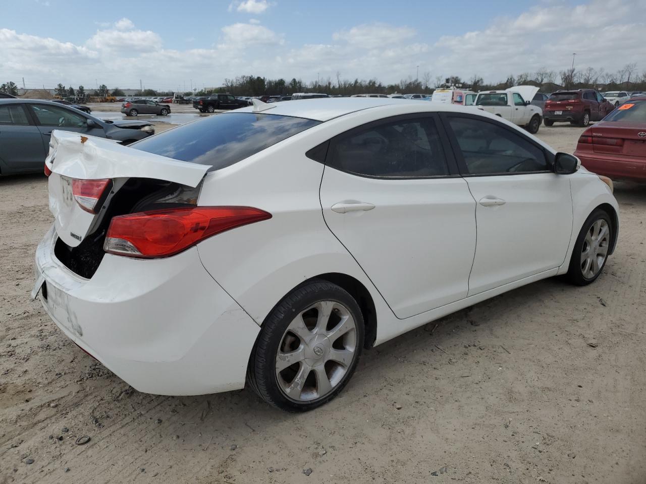 2012 Hyundai Elantra - Image 3