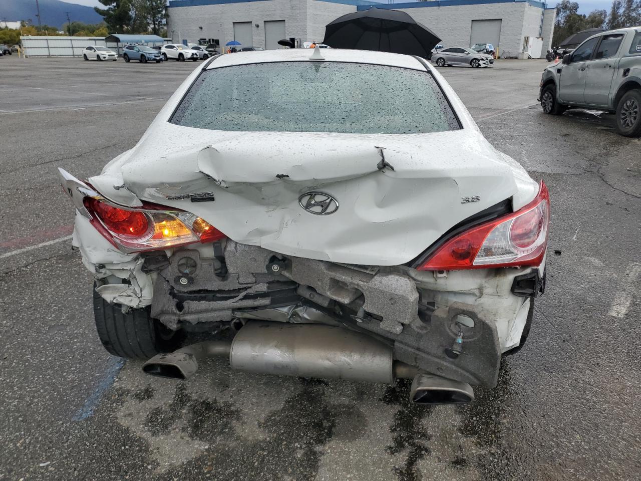 2010 Hyundai Genesis - Image 6