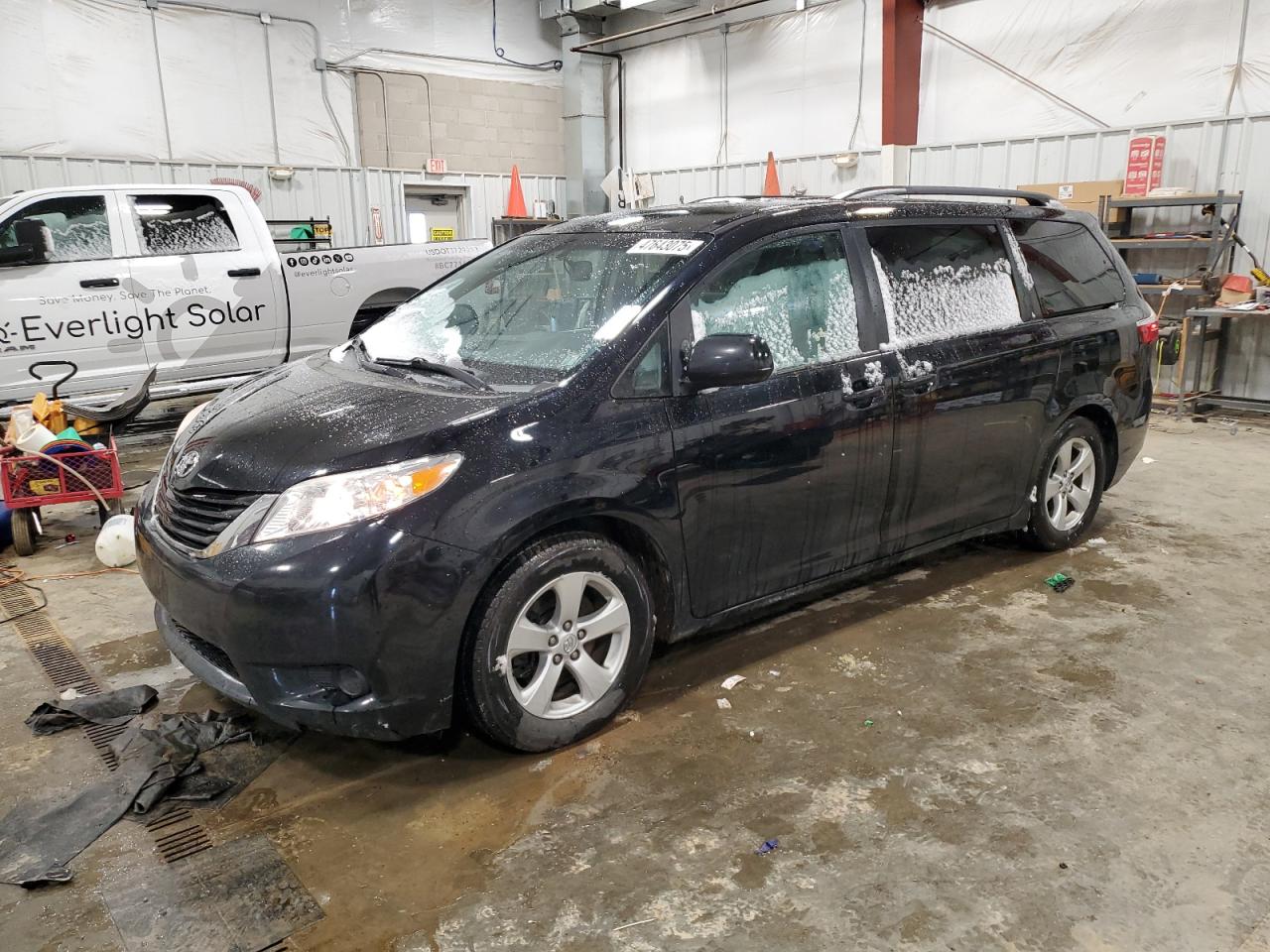 2015 Toyota Sienna - Image 1
