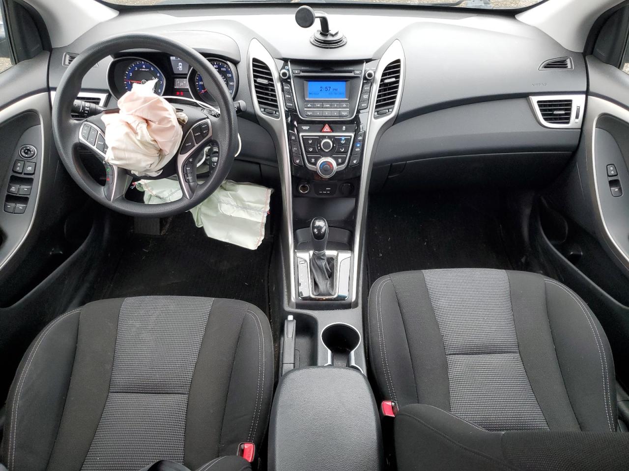 2016 Hyundai Elantra - Image 8