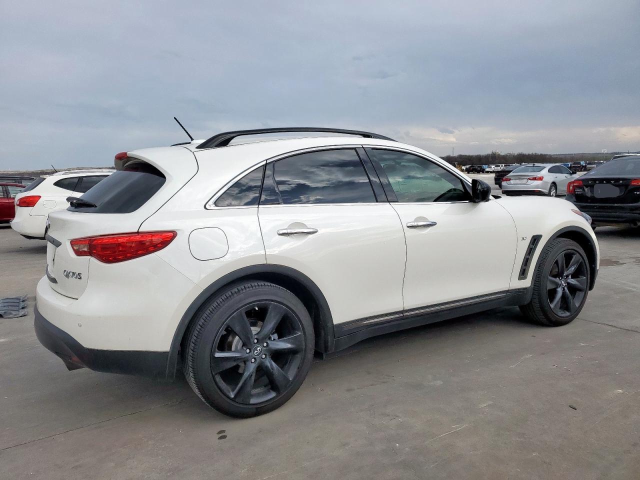 2017 Infiniti QX70 - Image 3