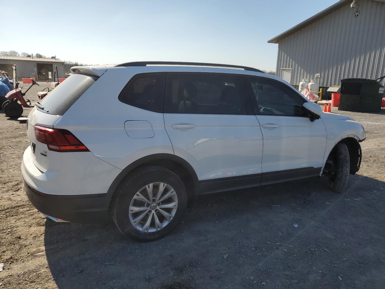 2018 Volkswagen Tiguan - Image 3